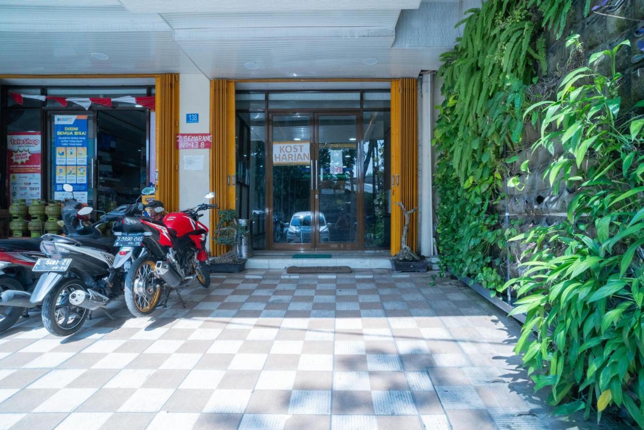 Reddoorz Plus Syariah Near Pasar Turi Surabaya Exterior photo