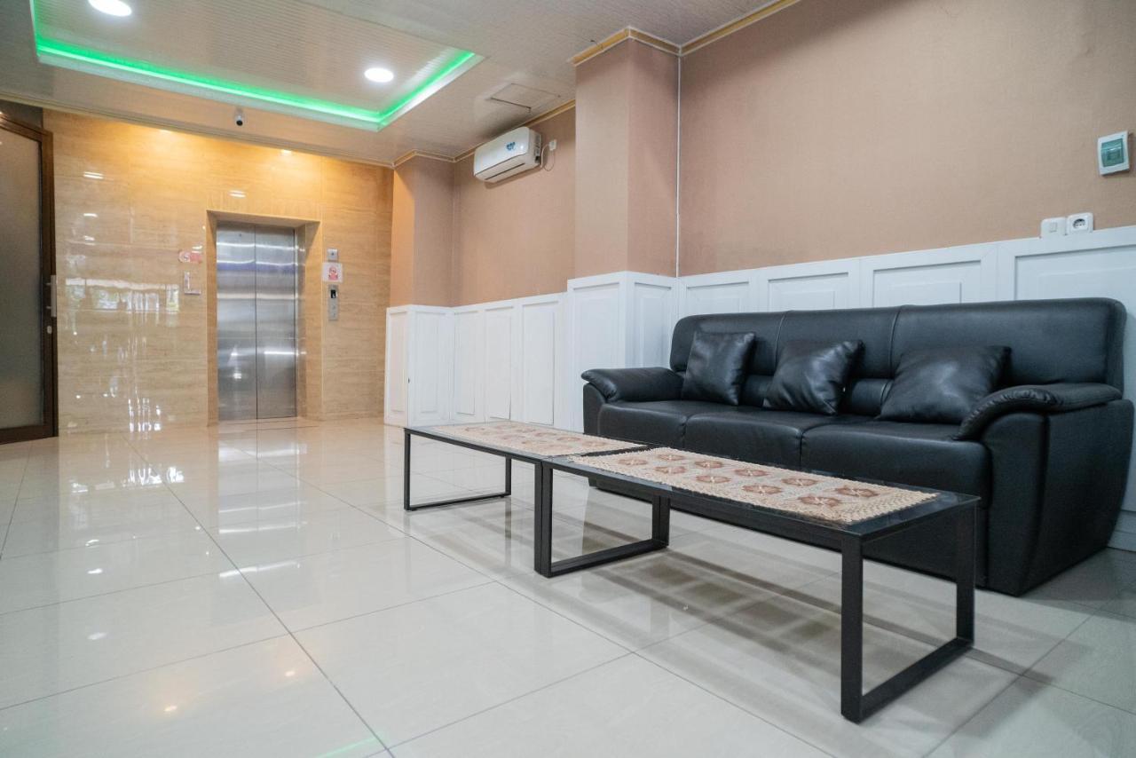 Reddoorz Plus Syariah Near Pasar Turi Surabaya Exterior photo